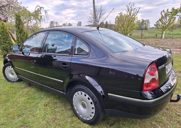 Volkswagen Passat cena 12400 przebieg: 206321, rok produkcji 2004 z Skępe małe 67